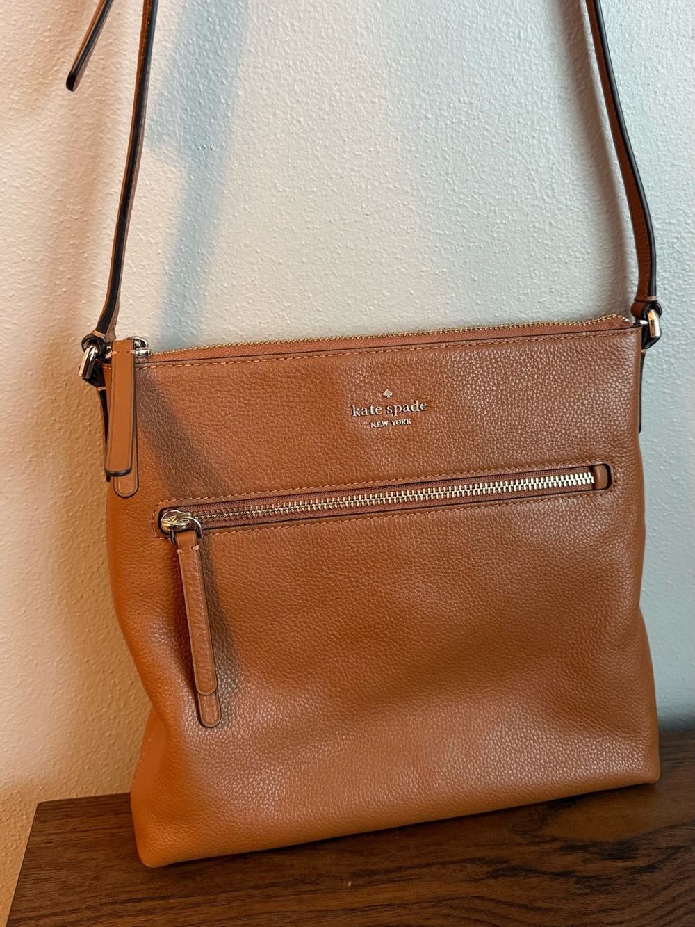 KATE SPADE NEW YORK Jackson top zip leather crossbody bag.